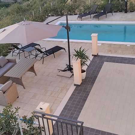 Magi House With Pool Apartment Подстрана Екстериор снимка