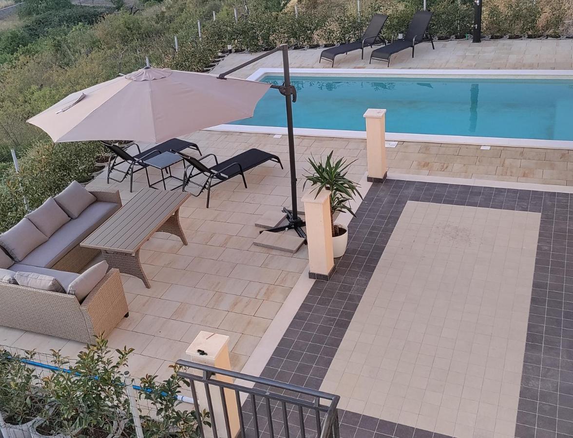 Magi House With Pool Apartment Подстрана Екстериор снимка