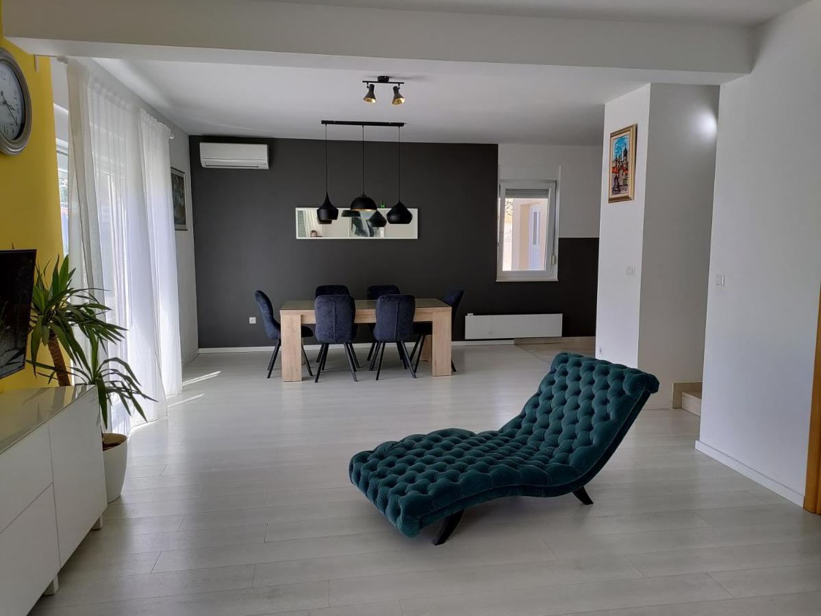 Magi House With Pool Apartment Подстрана Екстериор снимка