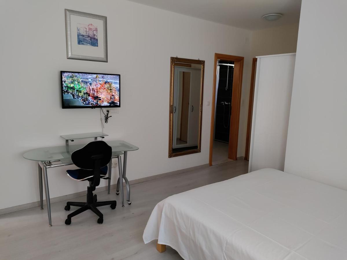 Magi House With Pool Apartment Подстрана Екстериор снимка