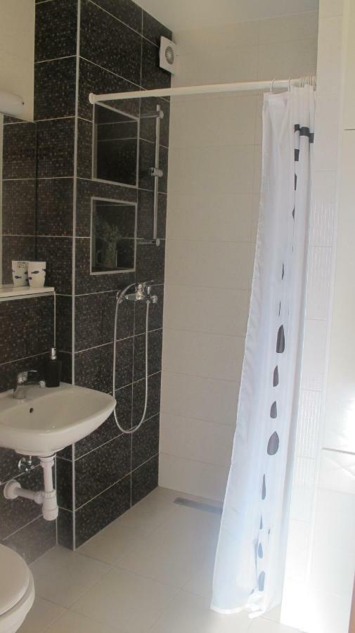 Magi House With Pool Apartment Подстрана Екстериор снимка